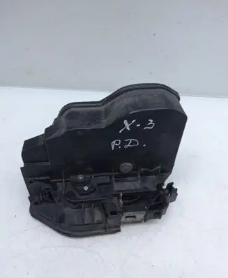 BMW X3 E83 Front door lock 7154628