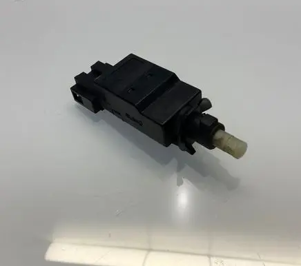 Mercedes-Benz E W211 Brake pedal sensor switch 0015454009 A0015454009