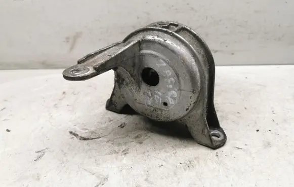 Opel Zafira B Engine mount bracket V05630 13125627