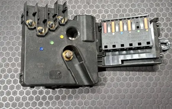 Mercedes-Benz E W211 Fuse module A2115461141