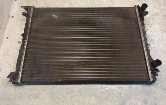 Renault Laguna I Coolant radiator