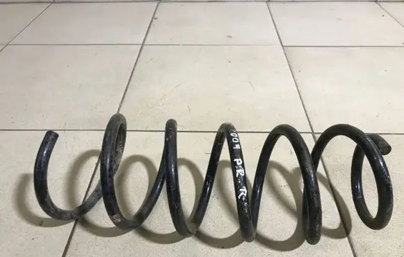 Volkswagen Golf V Front coil spring