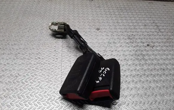 Middle seatbelt buckle (rear)