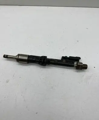 BMW 5 F10 F11 Fuel injector 101115166 0261500063 PA6635GF