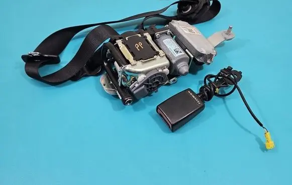 Mercedes-Benz CLS C218 X218 Front seatbelt 610035800D IMPRK1506675
