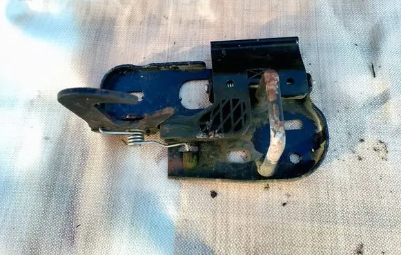 Volkswagen PASSAT B6 Engine bonnet/hood lock/latch loop/hook 3C0823480