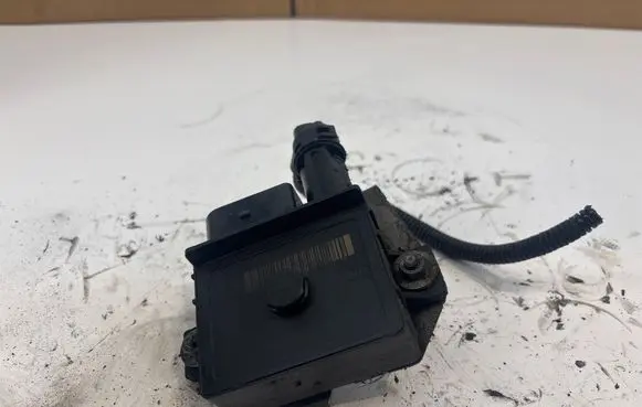 BMW 1 E82 E88 Glow plug pre-heat relay 779800007 0005076135 0522120102