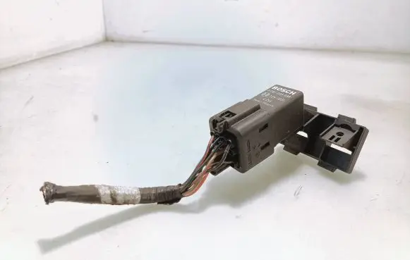 Skoda Octavia Mk2 (1Z) Glow plug pre-heat relay 038907281D 0281003038