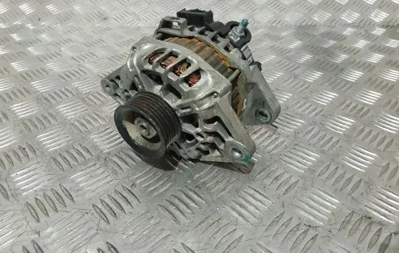 Hyundai i30 Generator/alternator 373002B300 2607372