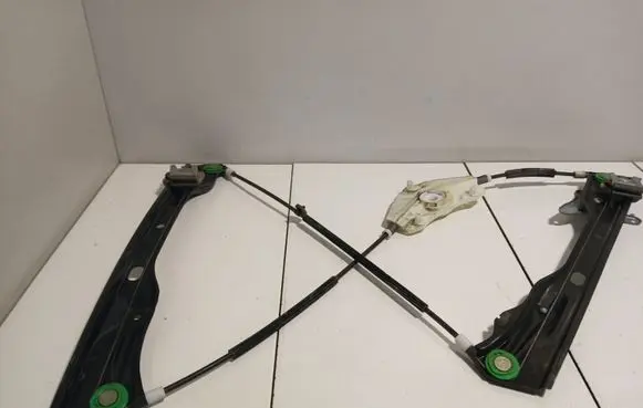 Volkswagen PASSAT B7 Front window lifting mechanism without motor 980875100