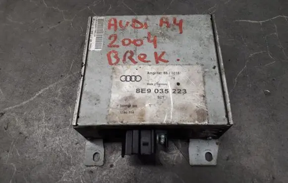 Audi A4 S4 B5 8D Sound amplifier 8e9035223