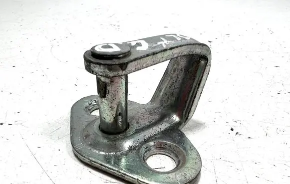 Chevrolet Volt I Rear door lock loop/hook striker 