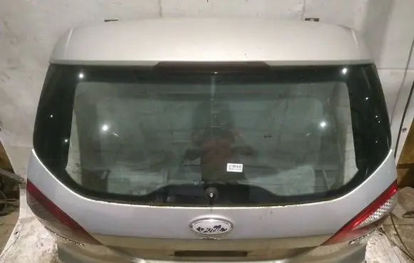 Ford Mondeo MK IV Tailgate/trunk/boot lid 
