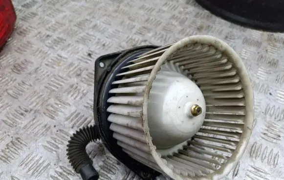 Suzuki Grand Vitara II Heater fan/blower