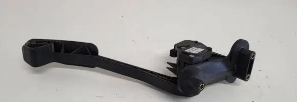 Accelerator throttle pedal