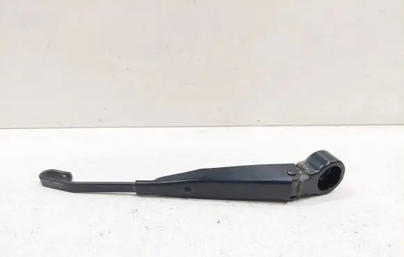 Rear wiper blade arm