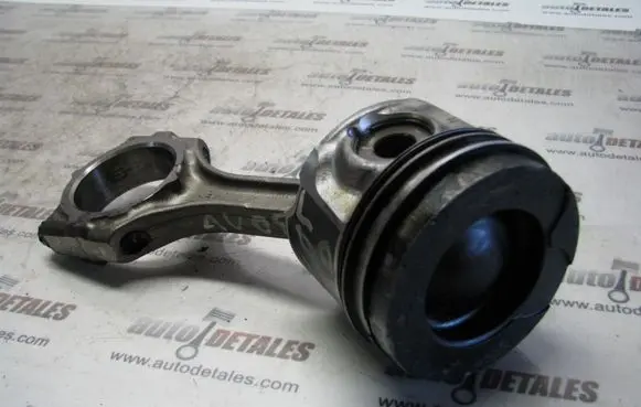 Toyota Avensis T250 Piston with connecting rod
