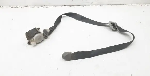 Mitsubishi Pajero Front seatbelt E40429083