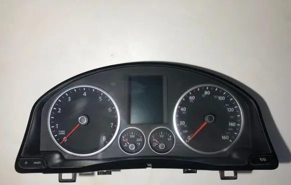 Volkswagen Tiguan Speedometer (instrument cluster) 5N0920970F V0005000