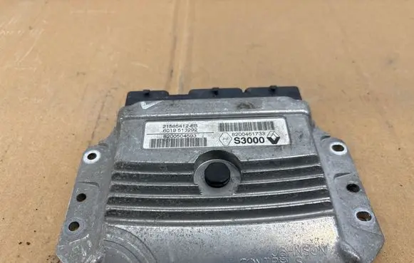 Renault Clio IV Engine control unit/module 215854126B 8200504593 8200461733