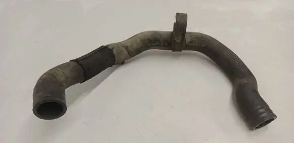 Volkswagen PASSAT B6 Engine coolant pipe/hose