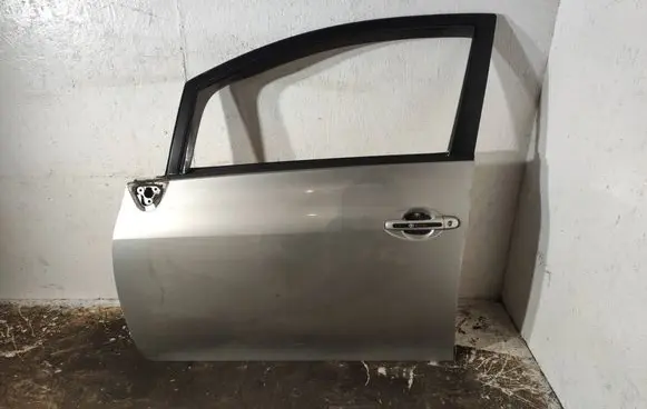 Toyota Auris 150 Front door 