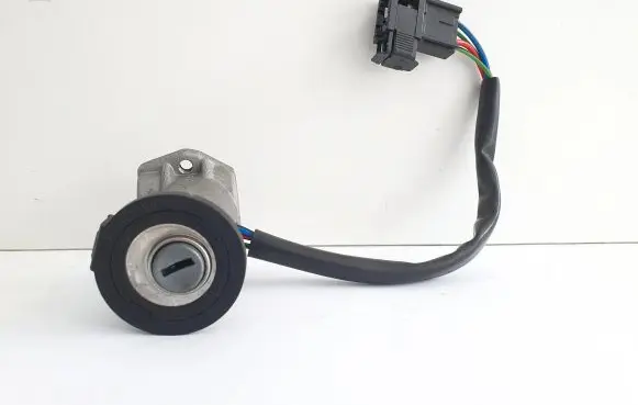 Iveco Daily 35.8 - 9 Ignition lock 69500716