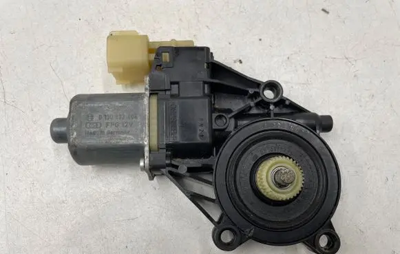 Ford Fiesta Front door window regulator motor 0130822404