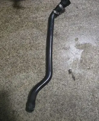 BMW 5 E39 Engine coolant pipe/hose 11537785149