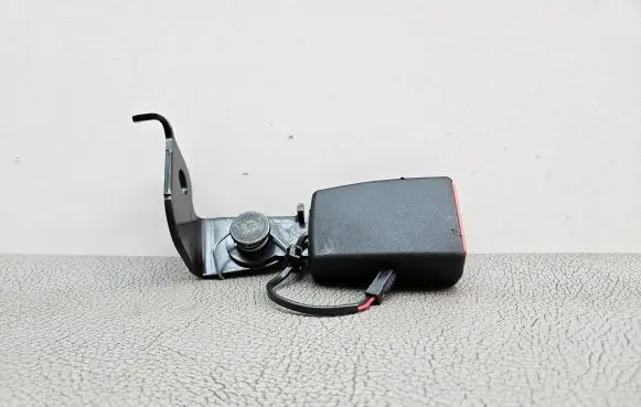 BMW X4 G02 Rear seatbelt buckle 34216809