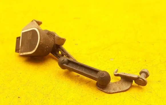 Headlight/headlamp level sensor