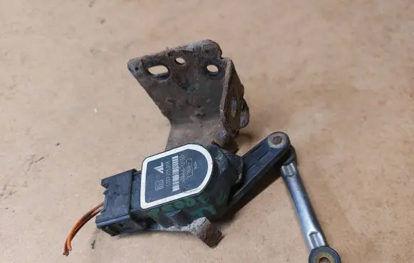 Peugeot 5008 Rear air suspension level height sensor 1307213008
