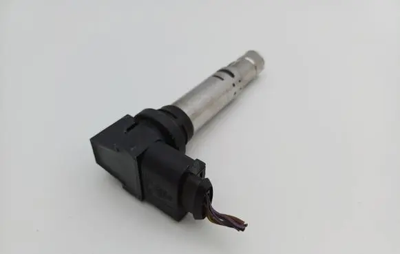 Volkswagen Polo IV 9N3 High voltage ignition coil 0040102030