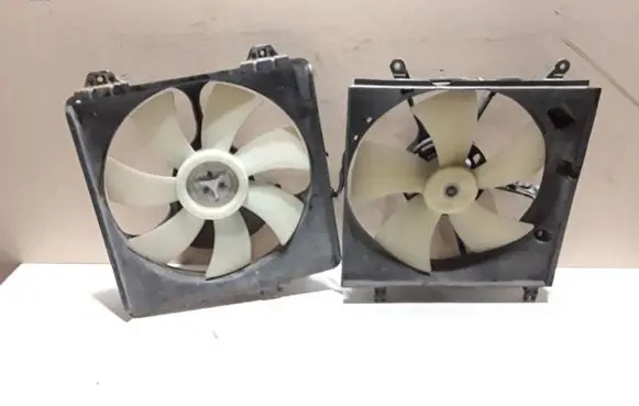 Toyota RAV 4 (XA20) Fan set 1636328060 1636323010