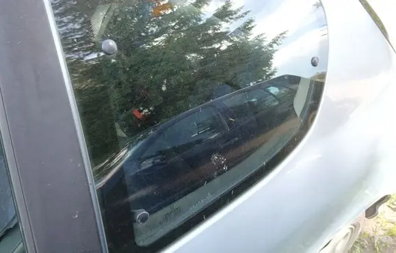 Peugeot 206 Rear side window