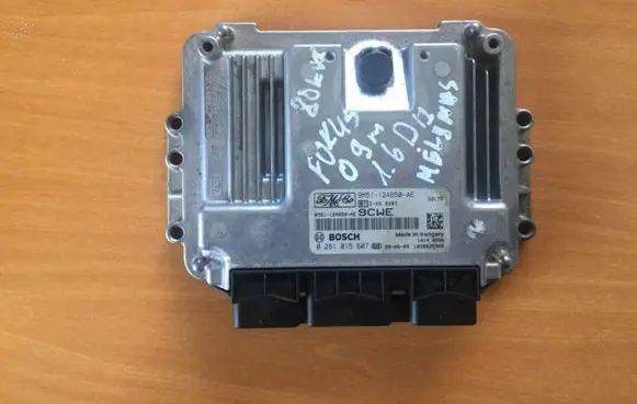 Ford Focus Engine control unit/module 9M5112A650AE 9CWE 0281015607