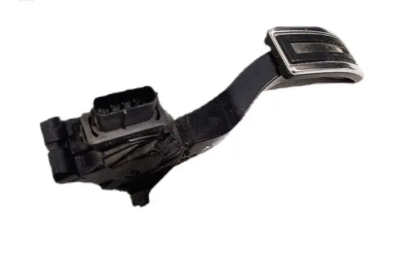 Accelerator throttle pedal