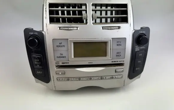 Toyota Yaris Radio/CD/DVD/GPS head unit 861200D211
