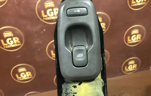 Volvo V70 Electric window control switch 9452941