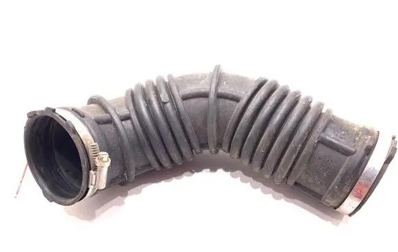Chevrolet Cruze Air intake hose/pipe 13308302