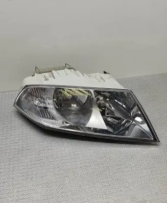 Skoda Octavia Mk2 (1Z) Headlight/headlamp 1EL35402702 700110102AJ 3575