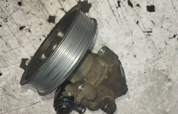 Volkswagen Bora Power steering pump