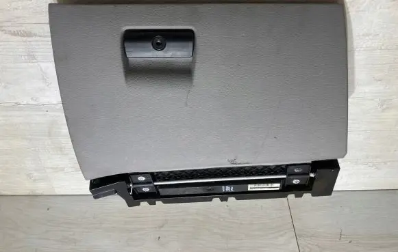 BMW X3 E83 Glove box 3919860