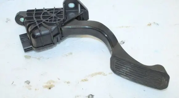 Toyota Prius (XW20) Accelerator throttle pedal 7812047050 1988003200 0141B1