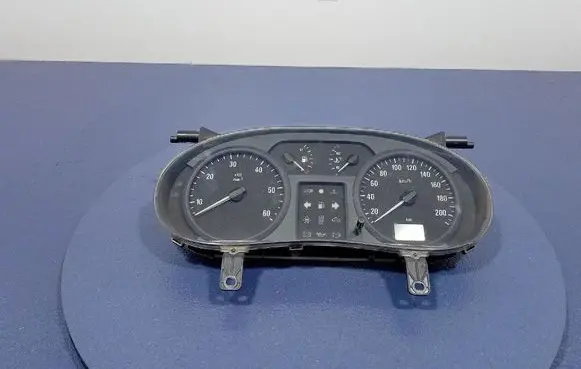 Opel Vivaro Speedometer (instrument cluster) P8200279068