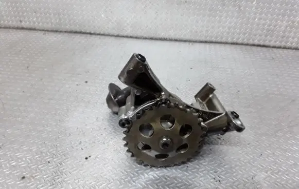 Skoda Fabia Mk2 (5J) Oil pump 038115105B