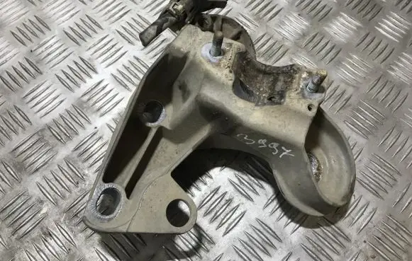 Volkswagen PASSAT B5 Engine mounting bracket 4b0199352b