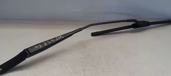 Volkswagen Golf VI Front wiper blade arm 1Q1955410