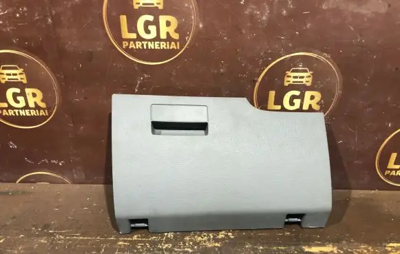 Volkswagen Touran I Glove box