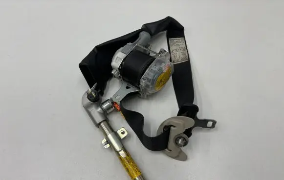 Subaru Outback Front seatbelt G087901